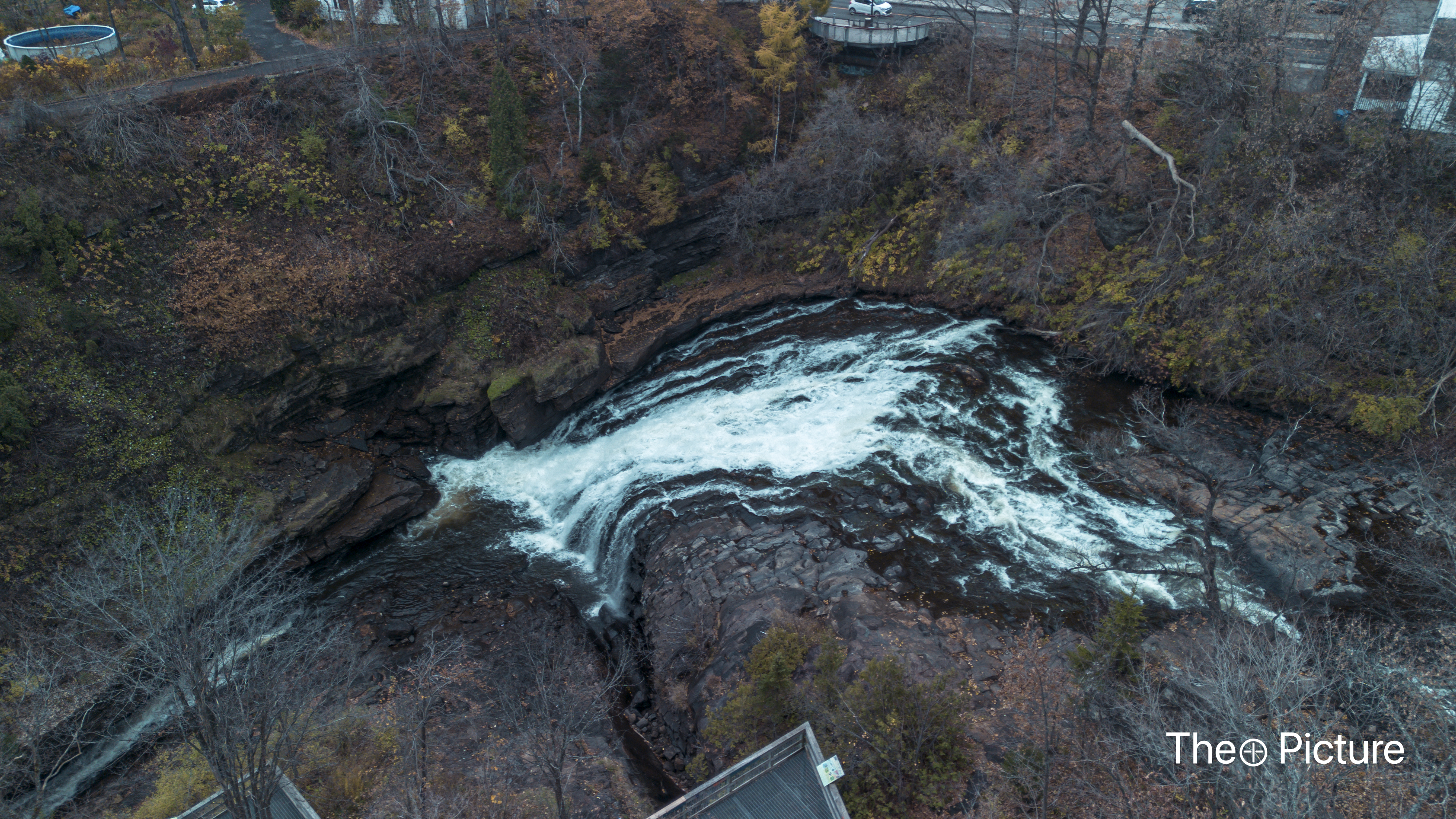 Chutes en automne, vue aérienne